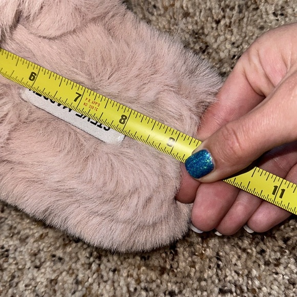 Steve madden baby pink fuzzy slippers S (5-6) - Picture 4 of 4